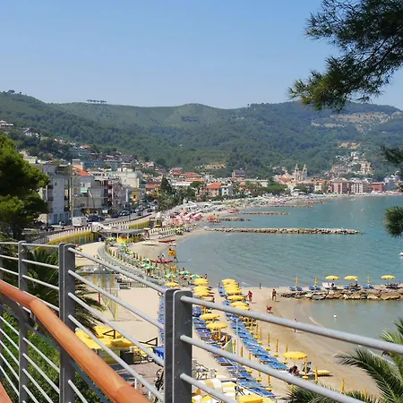 Caterina - Seaside - Happy Holiday home San Bartolomeo Al Mare