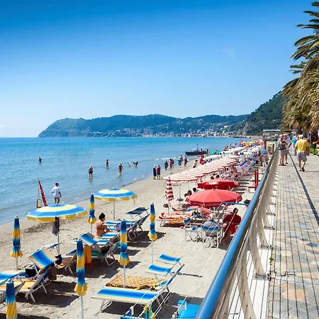 Caterina - Seaside - Happy San Bartolomeo Al Mare